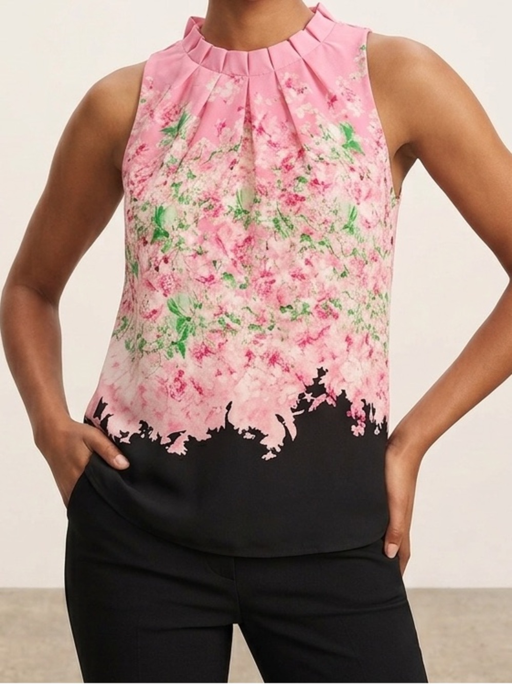 New York and Company pleated floral sleeveless blouse shirt top